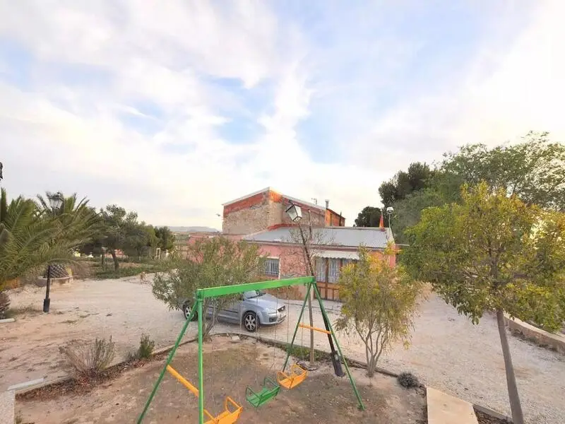 Casa de Campo en Pinoso 3 Dormitorios 2 Baños