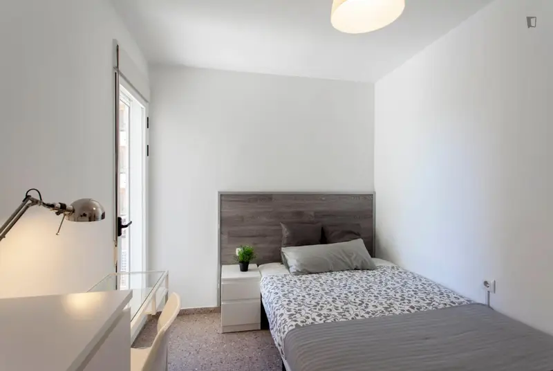 Habitacion Doble con Balcon en Piso Compartido Valencia