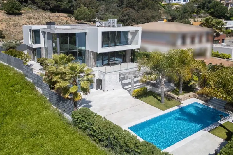 Chalet de Lujo en Blanes con Vistas al Mar y Spa