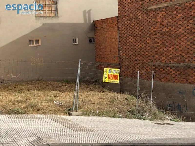 Solar en Venta en Ponferrada zona La Cemba 101m2