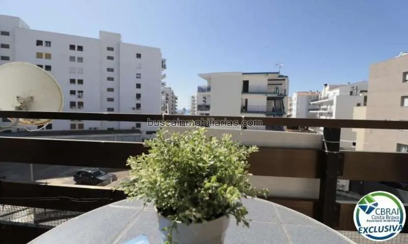 Apartamento en Roses con Vistas al Mar y Plaza de Parking