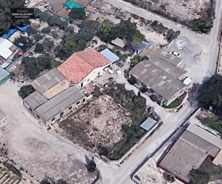 Finca Rustica 900m2 Elche 5 Naves 3 Viviendas