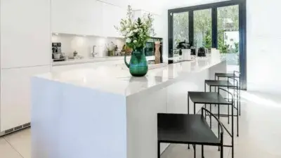 Chalet de Lujo en Nueva Andalucía con Vistas Panorámicas