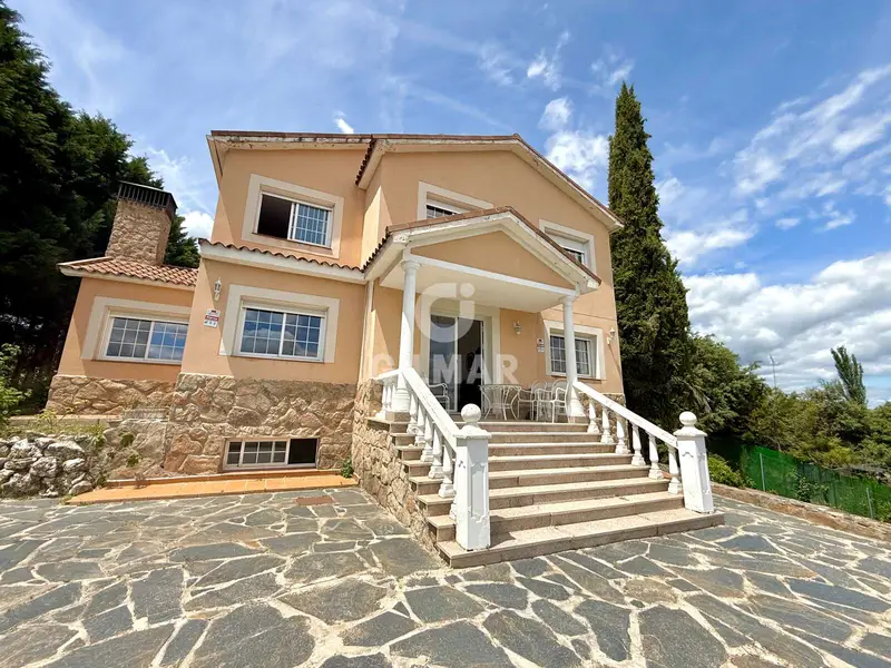Chalet Independiente en Ciudalcampo 6 dormitorios 5 baños Piscina