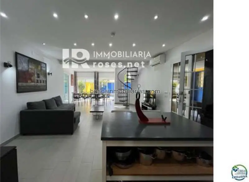 Villa en venta en Roses 4 habitaciones 4 baños