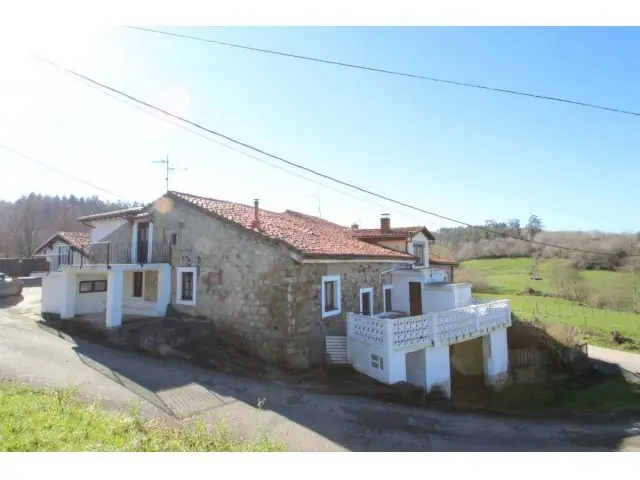 Casa y Cuadra en Rioturbio Comillas