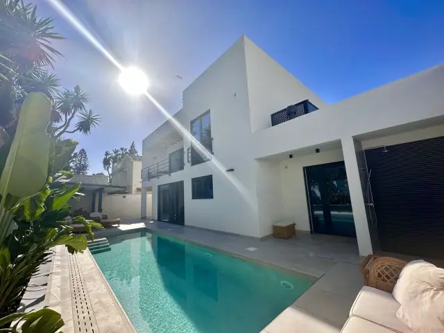Casa-Villa de 4 Dormitorios en venta Puerto Banus, España