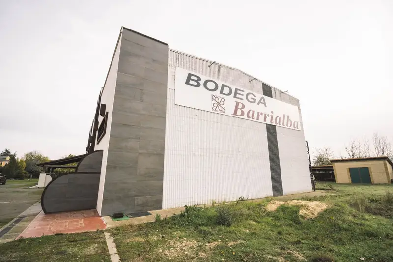 Oportunidad de Negocio en Venta de Baños: Urbanización y Bodega