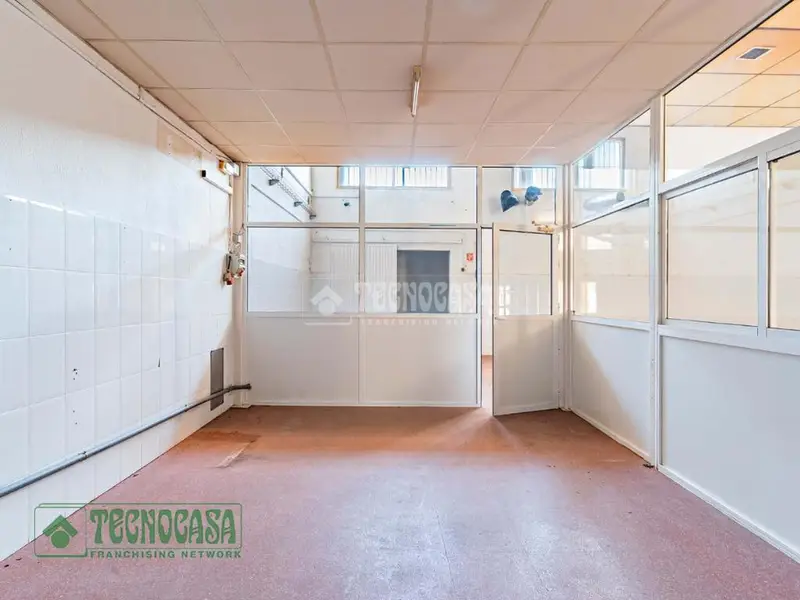 Nave Comercial en Venta Tabernas 257m2 Oficina Baños Aire Acondicionado