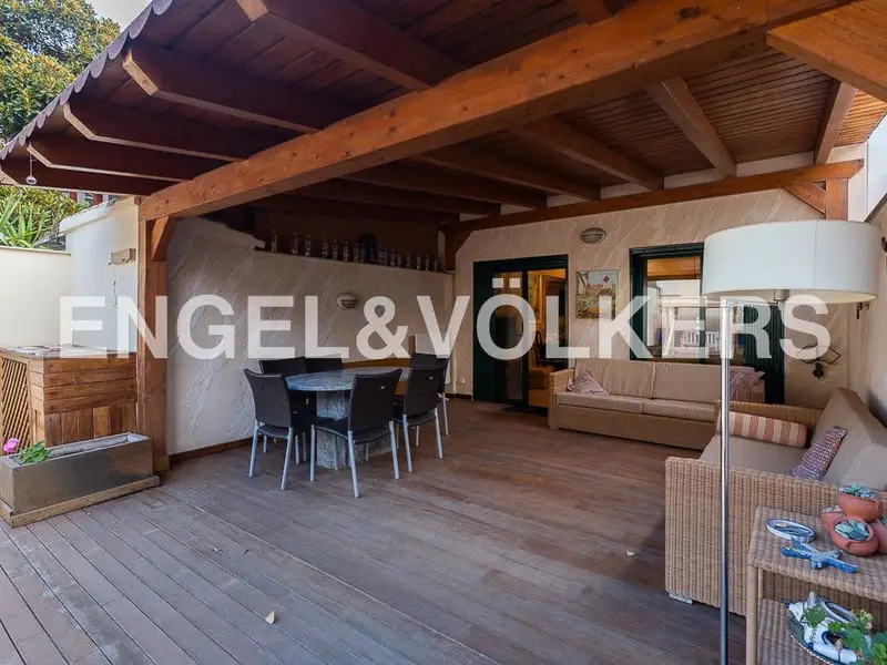 Pareado en Malvarrosa con terraza 90m2 y garaje cerca de la playa