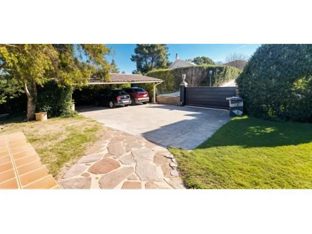 Chalet Independiente Monteclaro: Lujo, Privacidad y Vistas