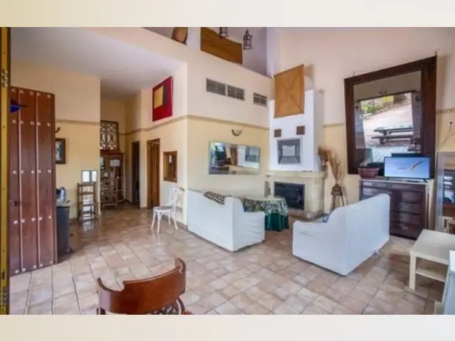 Casa Rural con 17 Dormitorios en Venta Guaro Malaga
