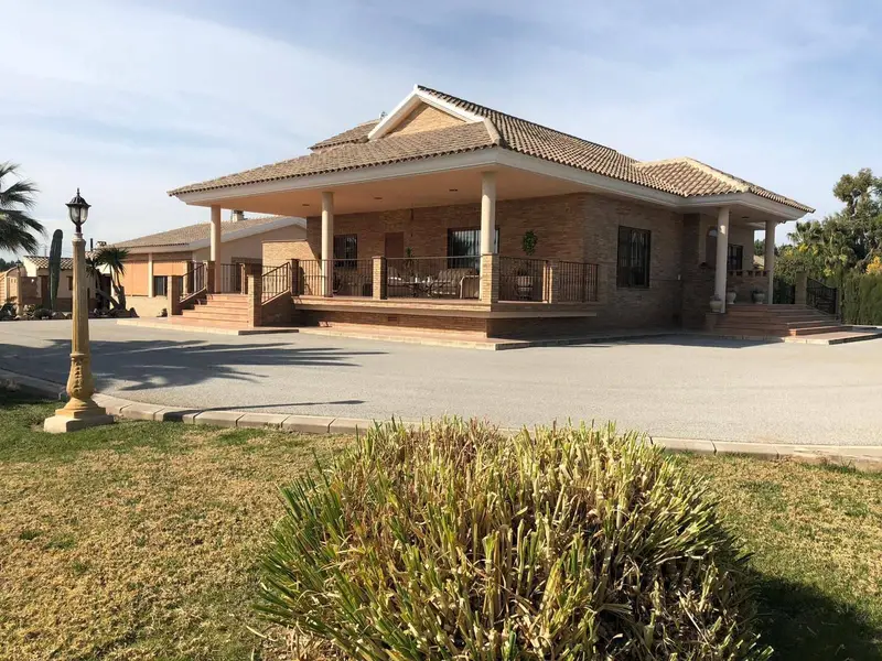 Chalet de Lujo en Lorca con Piscina y Gran Jardin