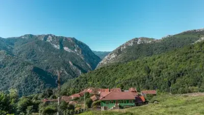 Casa en venta en Calle Bustiello, Número 9