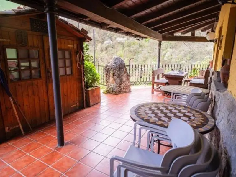 Chalet con 8 habitaciones en Pola de Lena Asturias Ideal para negocio u hogar