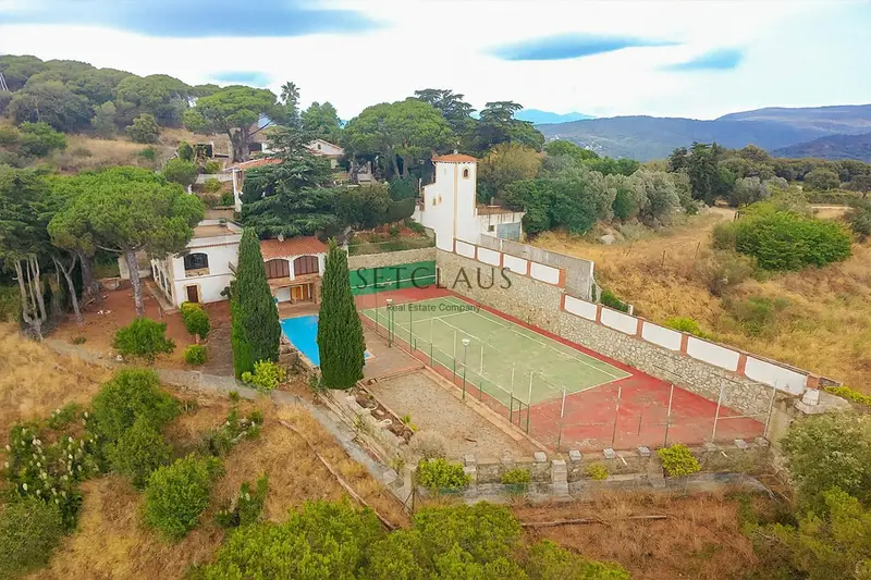 Chalet en Mataro con Vistas al Mar Piscina y Pista de Tenis