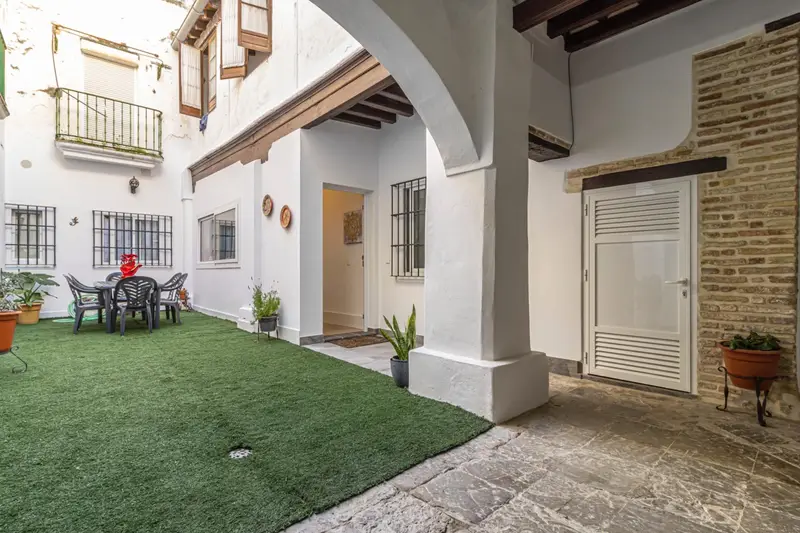 Casa en Chiclana Centro Reformada con Patio y Cerca de la Playa
