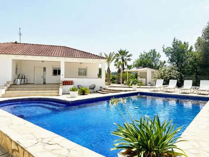 Villa en Venta 4 Dormitorios Pedralba