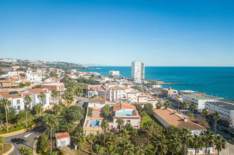 Villa en venta 11 dormitorios Torreguadiaro
