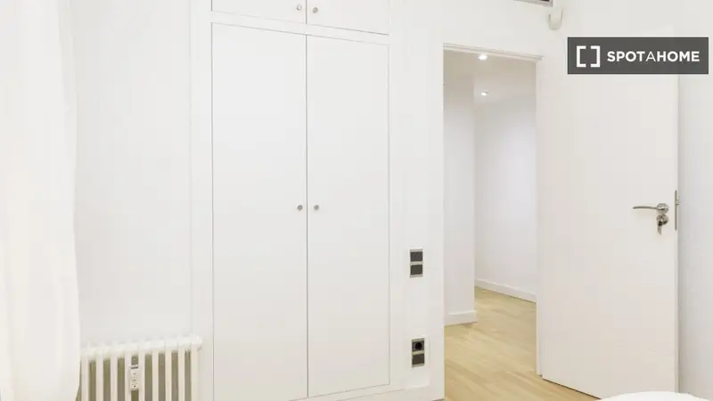 Se alquila habitación en piso de 5 habitaciones en Casco Antiguo, Zaragoza
