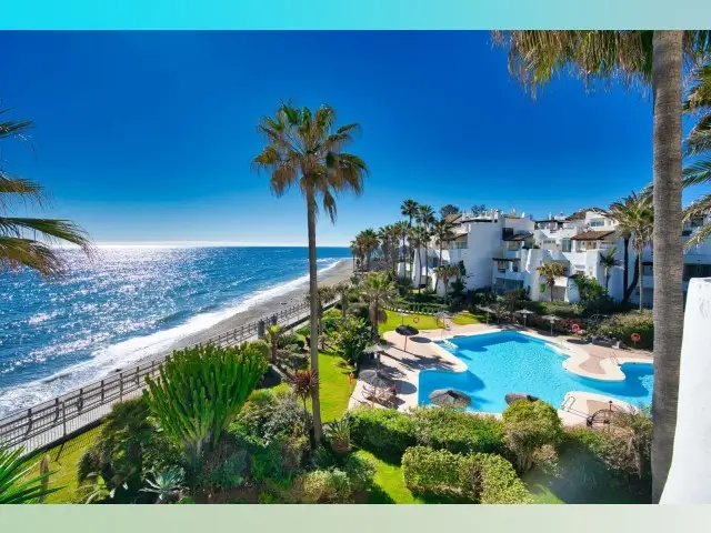Apartamento de Lujo en Puerto Banus 3 Dormitorios Frente al Mar