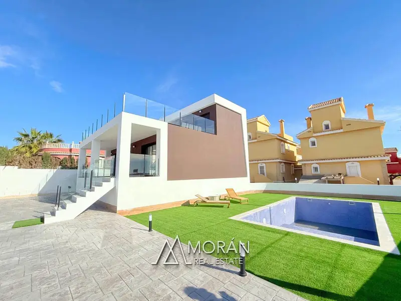 Chalet en Alquiler Monforte del Cid Alicante Piscina Privada