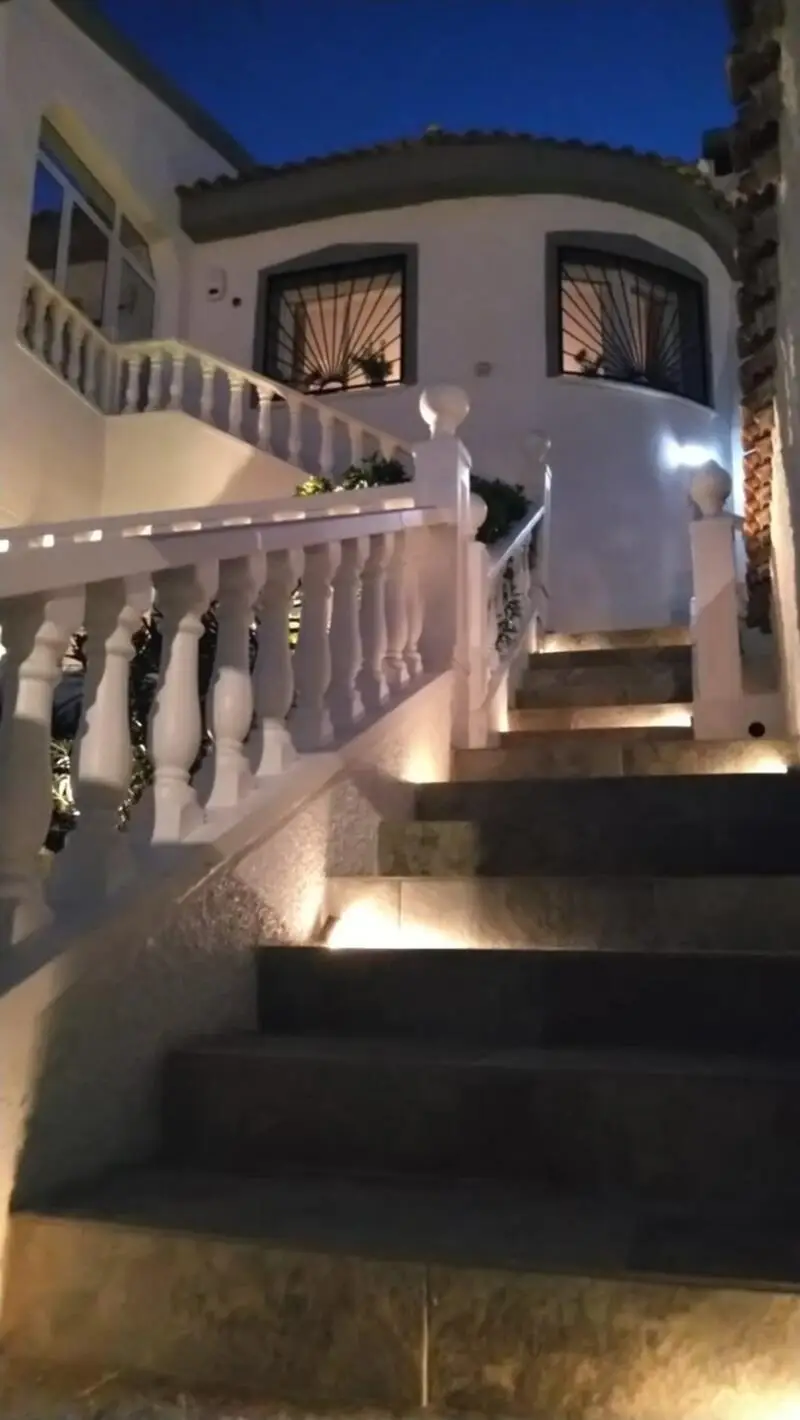 Villa en Ciudad Quesada con Piscina Privada y Casa de Invitados
