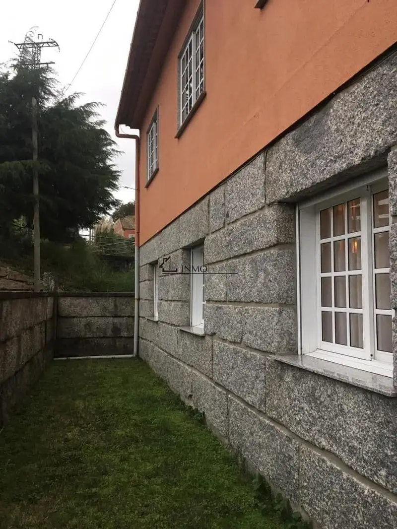 Casa en Campolongo Pontevedra con 2 Plantas Independientes