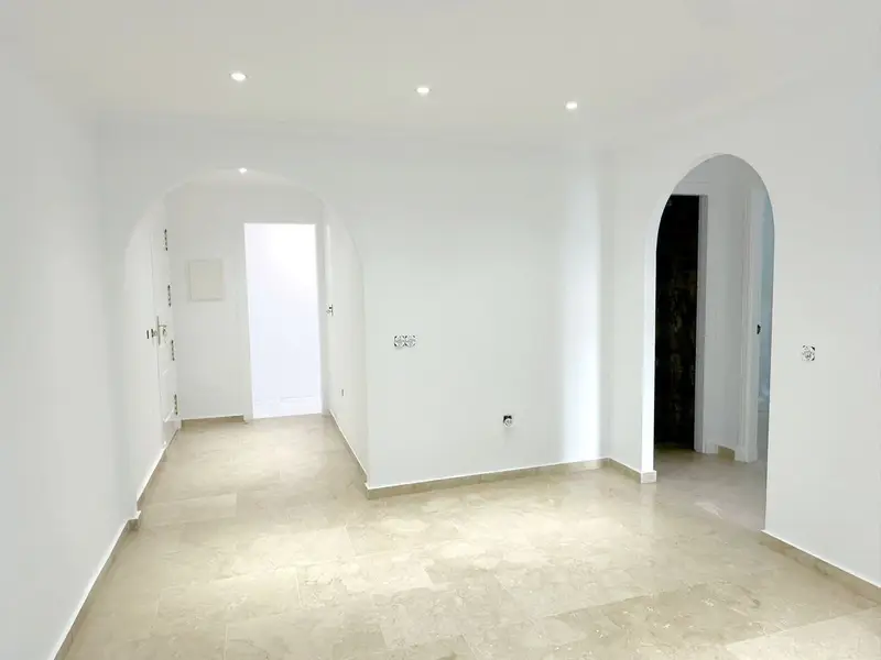 Apartamento en Alquiler Milla de Oro Marbella 2 Dormitorios Vistas al Mar