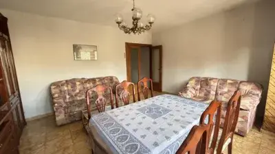 Casa Adosada con Local Comercial en Cadreita Navarra