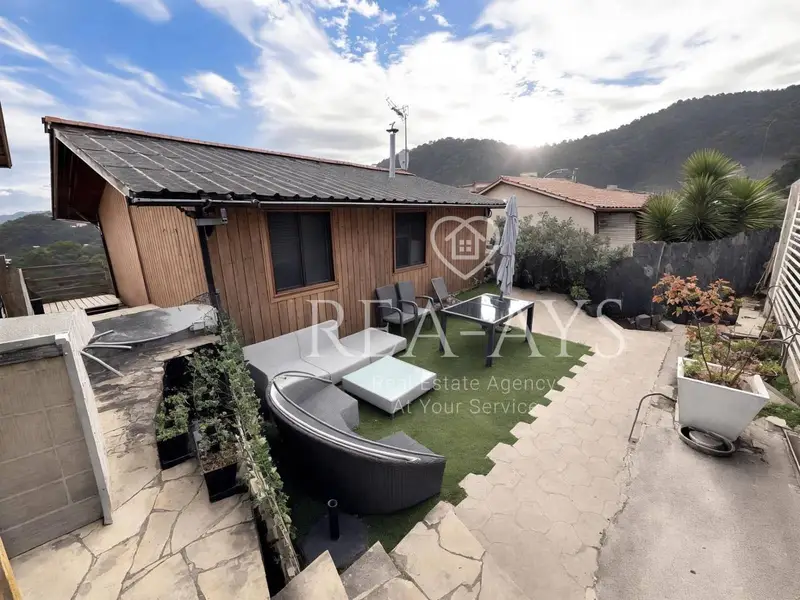 Chalet en venta en Vallirana, Barcelona