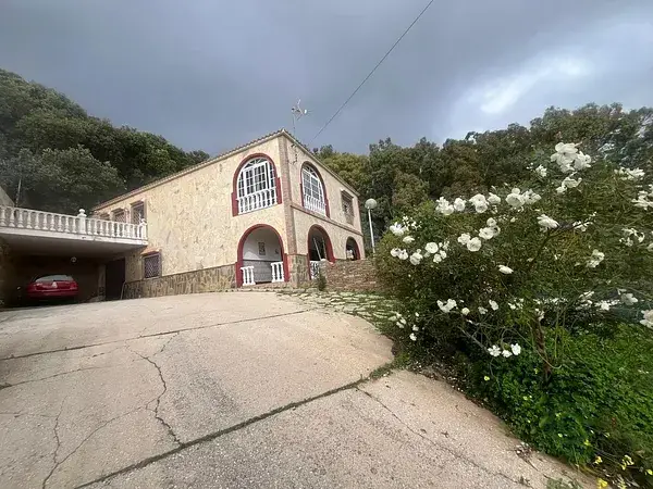 Chalet en Pelayo con Piscina y Espectaculares Vistas