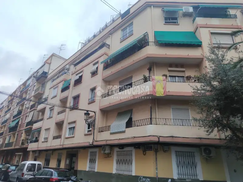 Piso en venta en Nou Moles para reformar 70m2 3 dormitorios