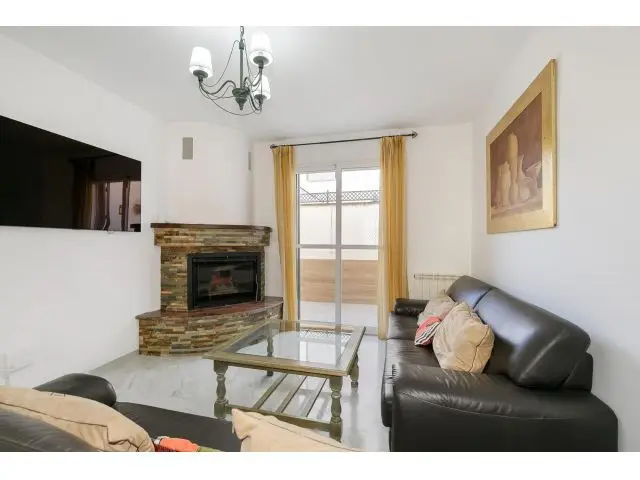 Chalet Pareado con Piscina en Huetor Vega