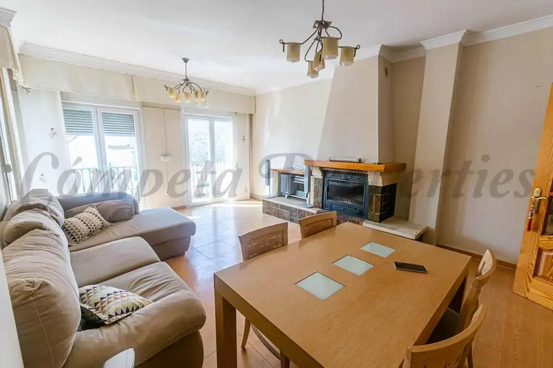 Apartamento en Alquiler Sayalonga Malaga con Jacuzzi y Terraza