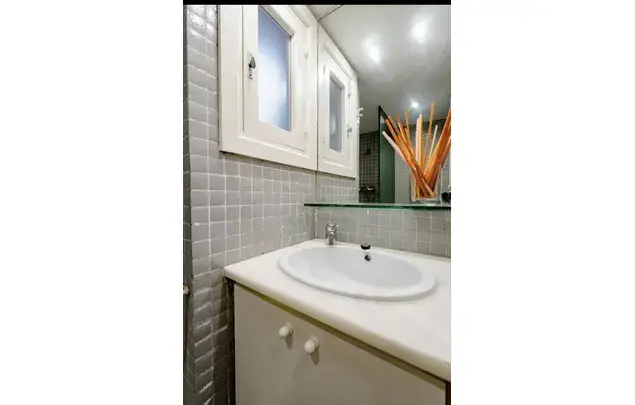 Habitacion individual con bano privado en Barcelona