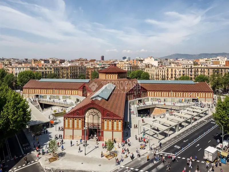 Atico con Terraza en Eixample Cerca del Mercado de Sant Antoni