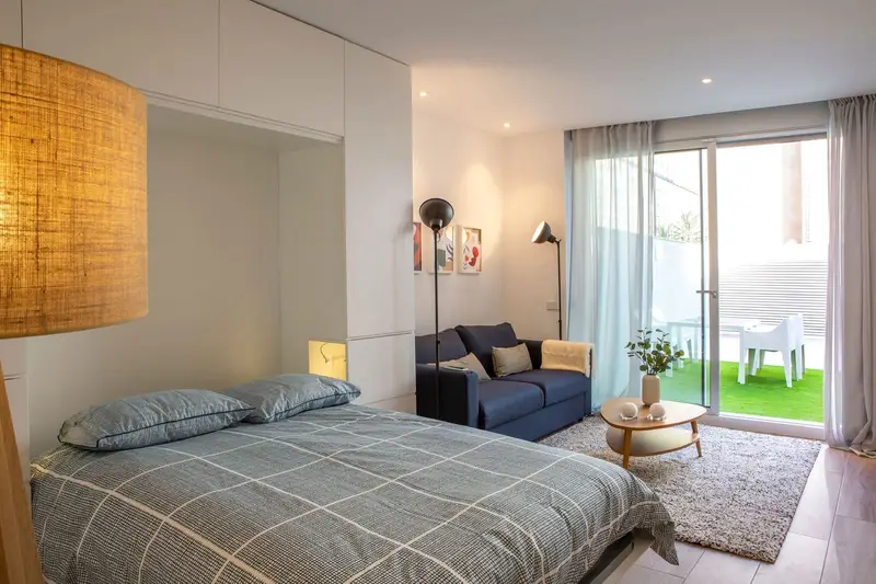 Estudio Amueblado con Terraza en Madrid