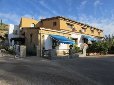 Villa Cunas: Espectacular Finca con Dos Casas y 12000m2