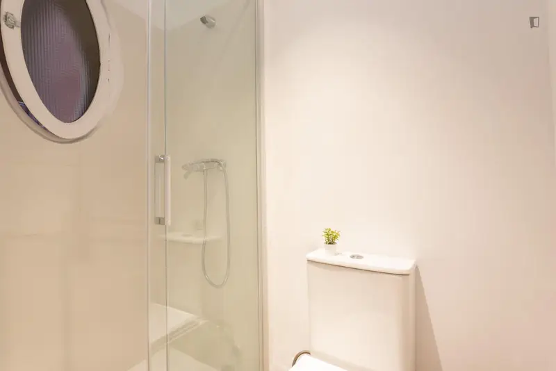 Habitaci
ón Doble en Piso Renovado con Terraza Wifi y Limpieza Semanal
