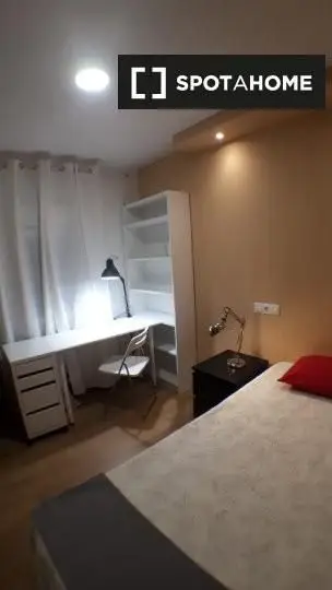 Apartamento de 4 Dormitorios en Madrid 28019