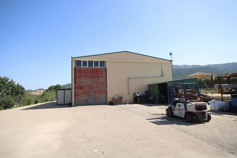 Chalet Independiente con Nave Industrial cerca Monovar Pinoso