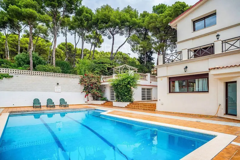 Chalet de Lujo en Barcelona con Vistas Espectaculares