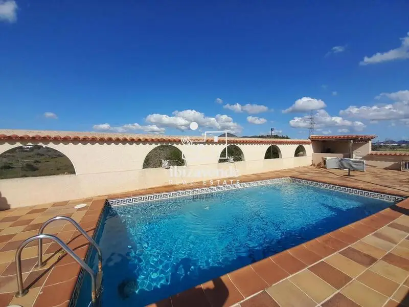 Villa en venta en Ibiza 3 habitaciones 2 baños piscina
