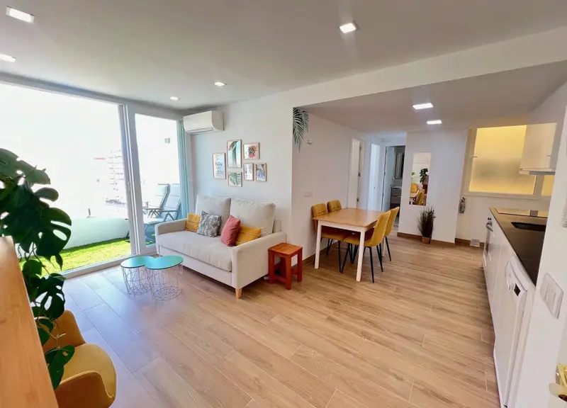 Apartamento en Torre del Mar con Vistas al Mar - Alquiler a Largo Plazo