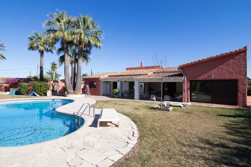 Chalet en Venta en Dénia con Apartamento Independiente