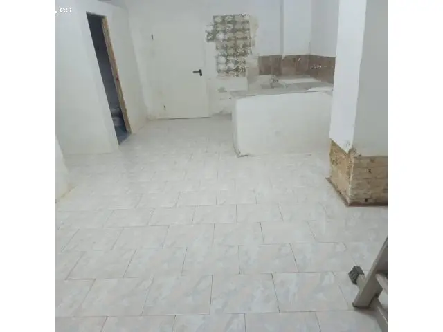 Se Alquila o Vende Local en Alcoy Calle Entenza 70m2