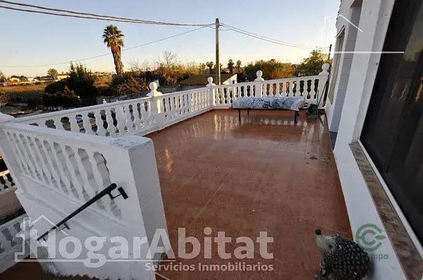 Casa con Piscina y Gran Terreno cerca de la Playa
