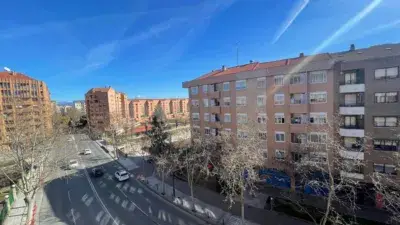 Piso en Venta en Centro: 4 Dormitorios, 2 Baños, Garaje y Trastero
