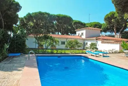 Villa Andaluza en Venta: 7 Dormitorios, Bungalow, Gran Jardín